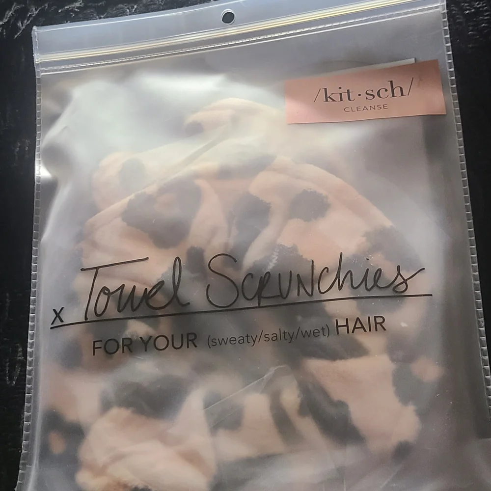 NWT Kitsch Leopard Microfiber Towel Scrunchies 2 Pack - Picture 8 of 10
